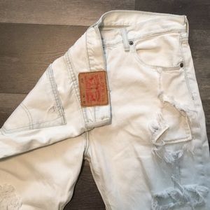 Distressed Levi 501 jeans